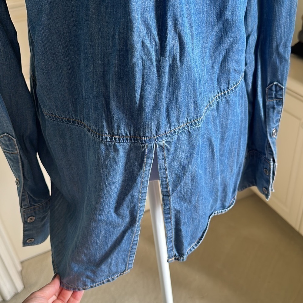 Cloth & Stone Chambray Split Back Button Down Lon… - image 5